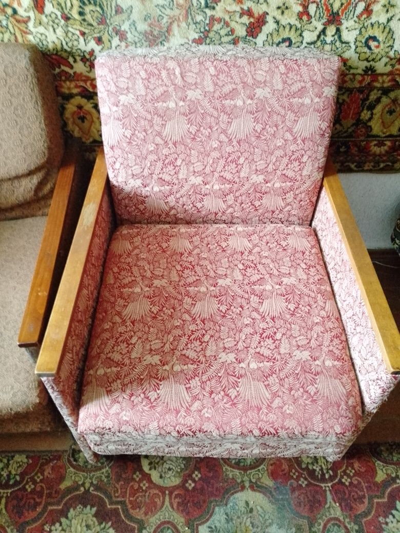 Продам розкладні спальні крісла