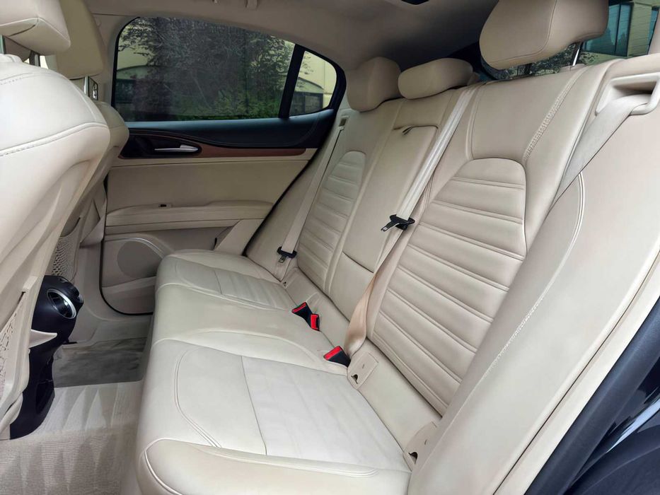 Alfa Romeo Stelvio      2018