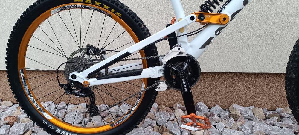 Rower zjazdowy Canyon Torque downhill DH