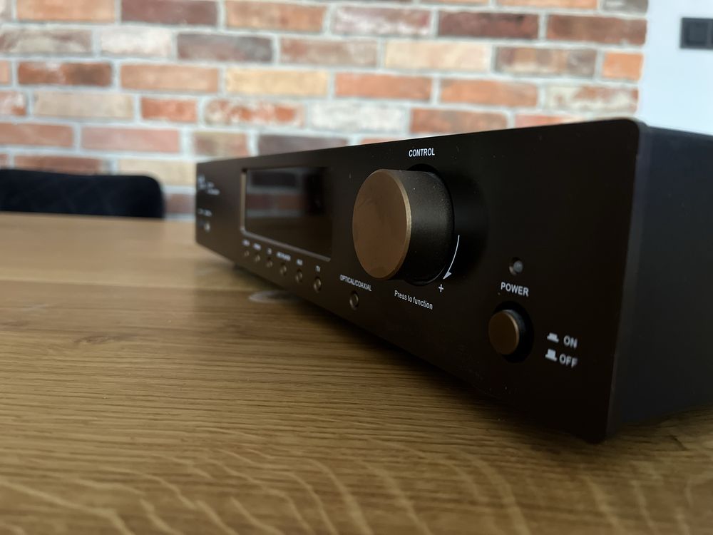Wzmacniacz stereo Mitchell & Johnson SAP-201