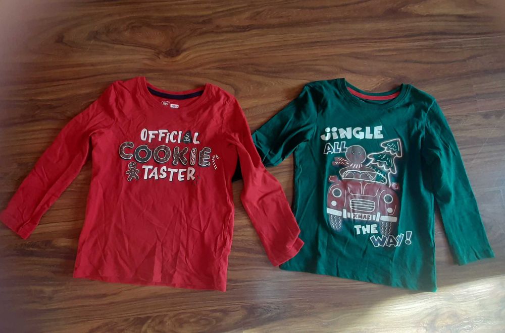 2×Śwìąteczne koszulki 122-128