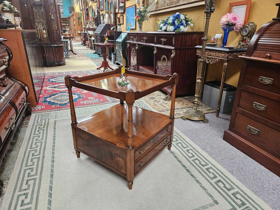 Móvel de apoio, quadrado, em madeira - Muito bom estado