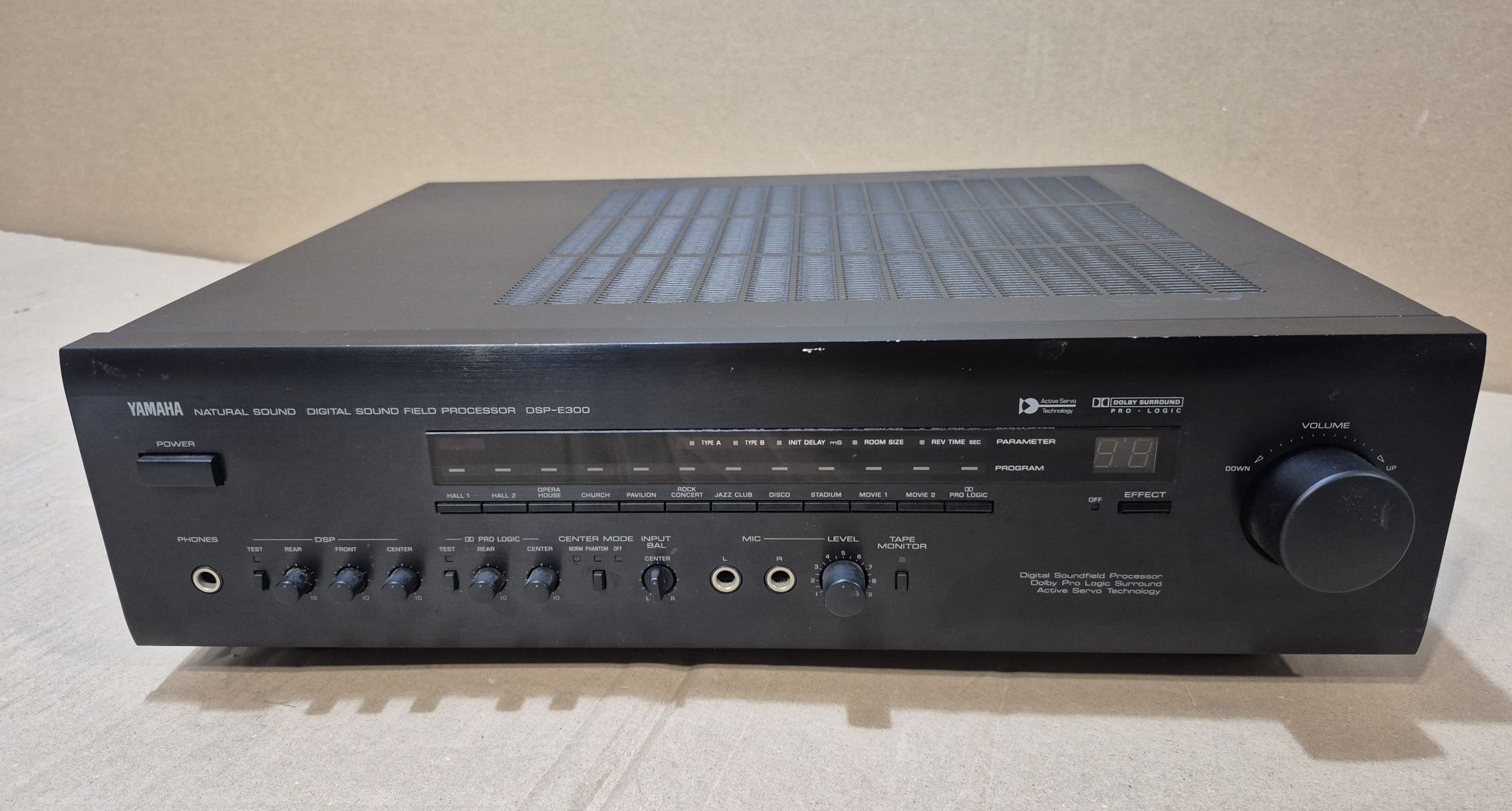 Wzmacniacz Yamaha DSP-E300