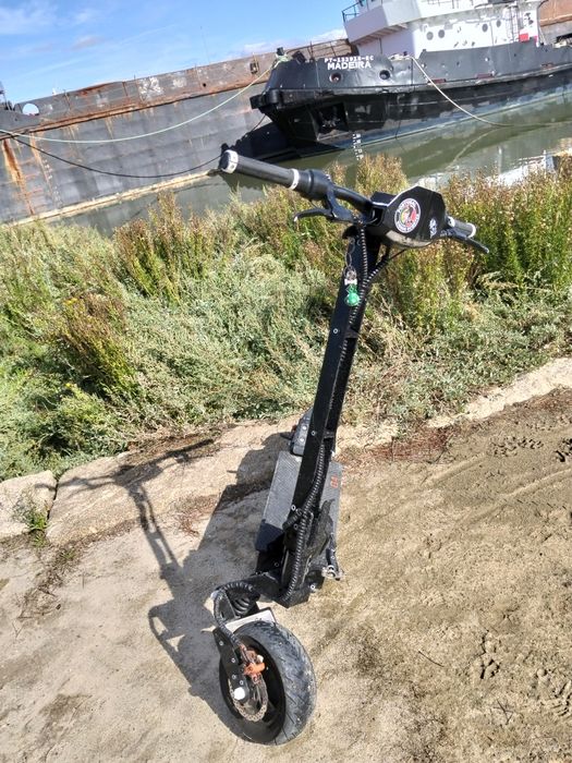 Kukirin G4 black and white