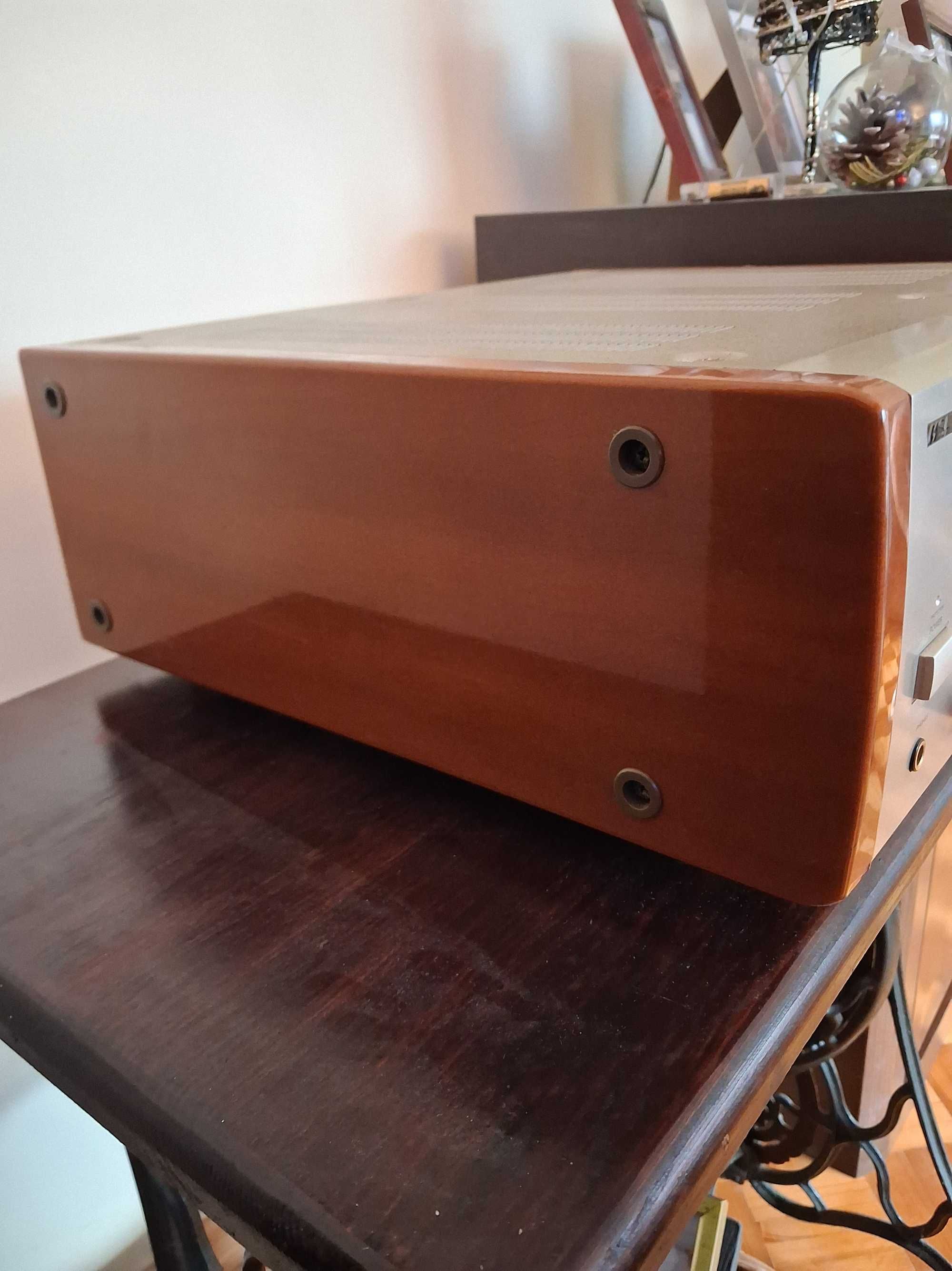Wzmacniacz SANSUI 907MR