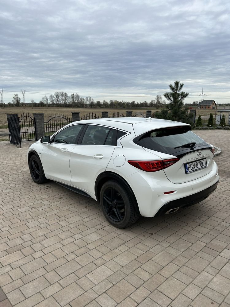 Infiniti Q30 salon PL