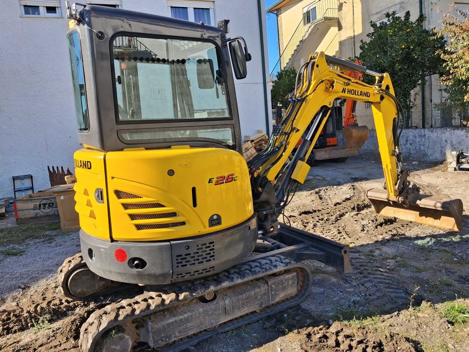 Mini Giratória  Mini Escavadora New Holland E26C