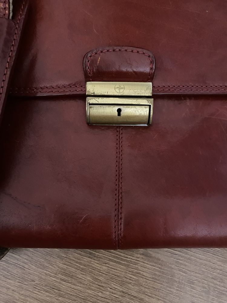 Продам портфель кожаный