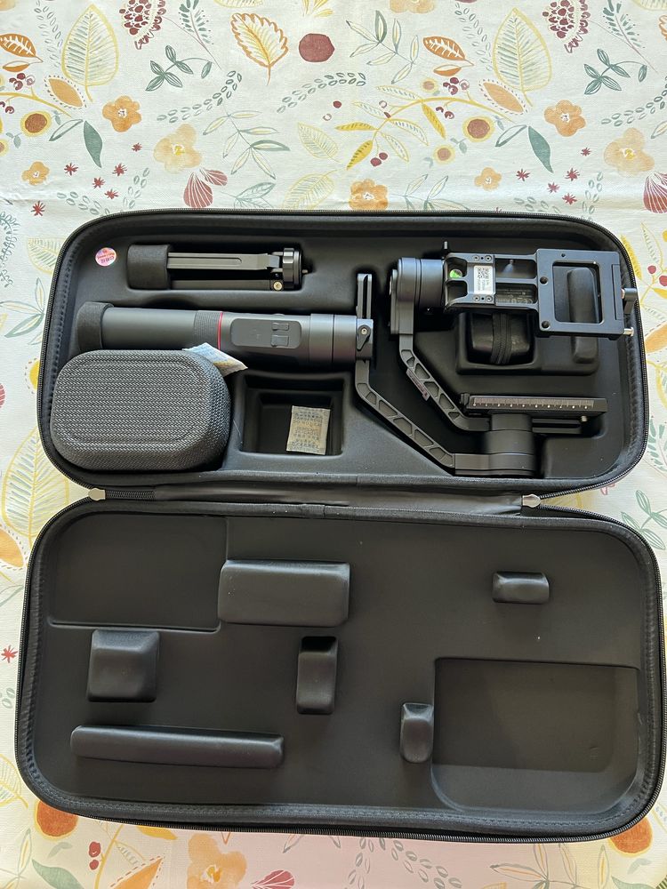 Gimbal Zhiyun Crane 2 para DSLR/mirrorless - kit completo sem bateria