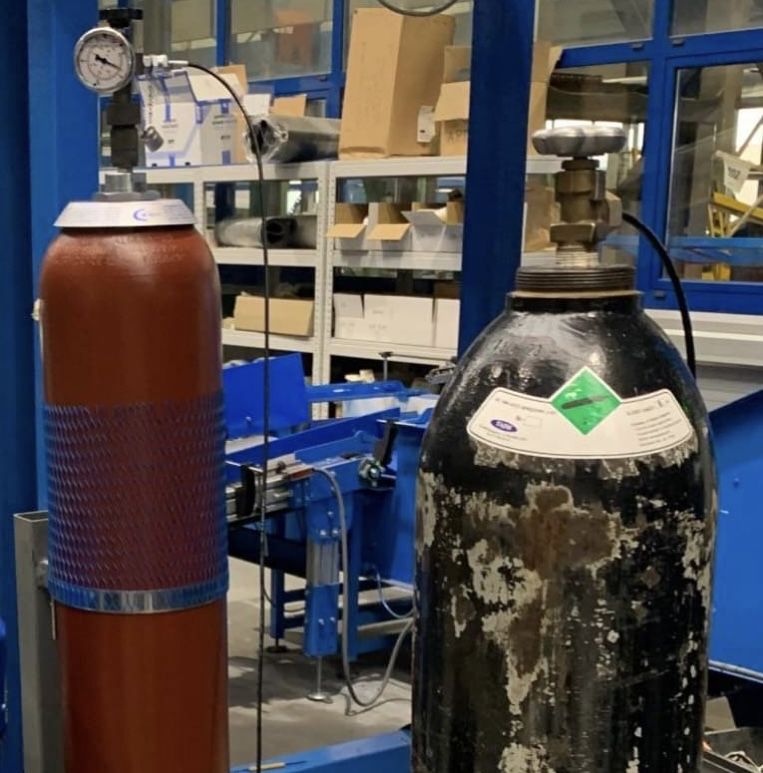 Napełnianie akumulatorów hydraulicznych azotem