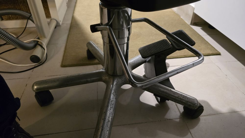 Cadeira de barbeiro/cabeleireiro Pietranera 5’60
3,700.00€ – 4,187.00€