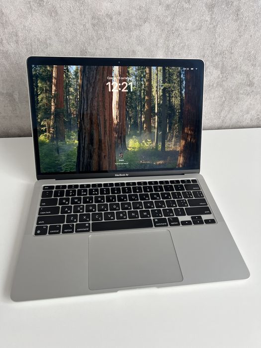 Продам Macbook air m1 2020 8/256