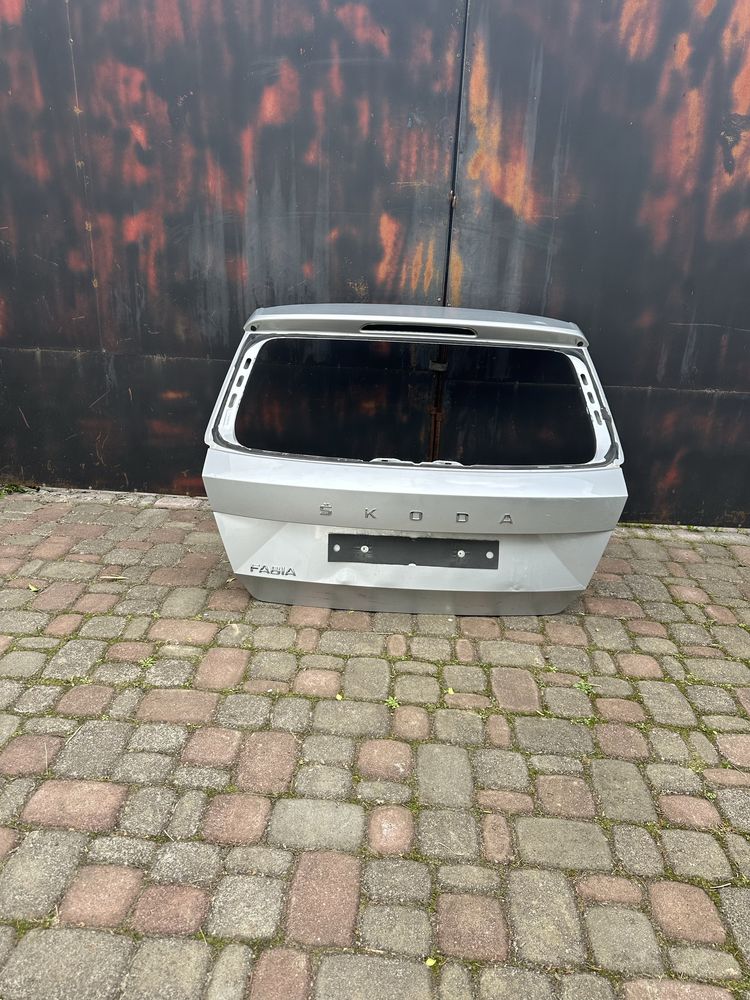 Skoda fabia 3 задня ляда хетчбек