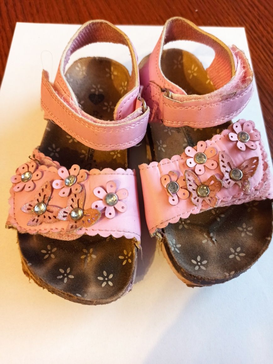 Buty dla dziewczynki rozmiar 26, kapcie 25