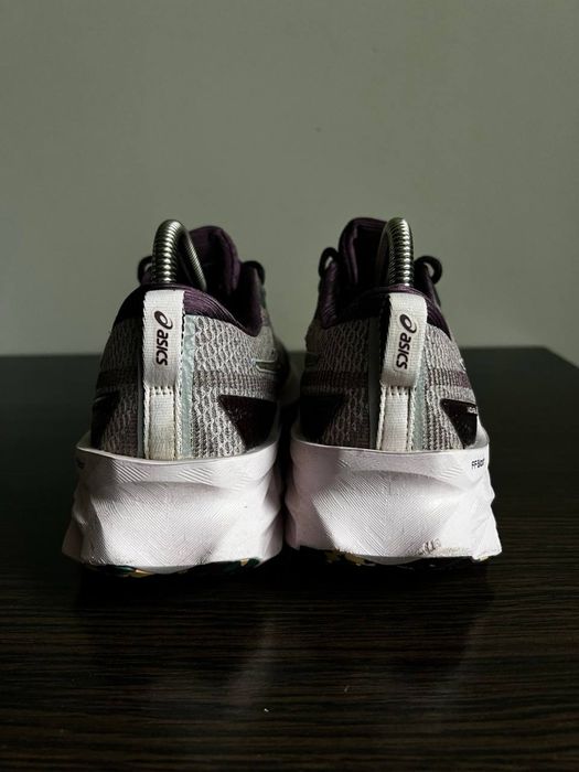 Кросівки бігові для тренувань novablast 2. Р 40 на 25.5 см .