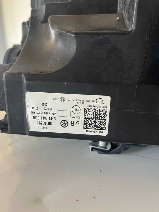 Pakiet Lamp Przednich Full LED VW Golf 8