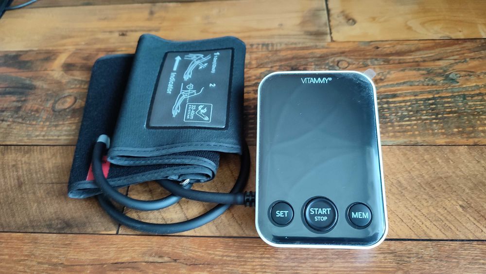 CIŚNIENIOMIERZ NARAMIENNY Vitammy NEXT 6 arytmia USB-C etui_jak Nowy