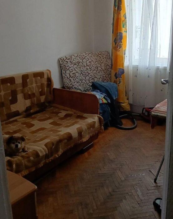 Простора 4-х кімнатна квартира в тихому місці