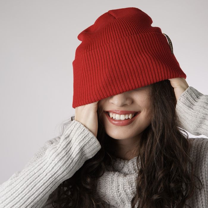 Мʼяка однотонна шапка з відворотом в рубчик, демісезон