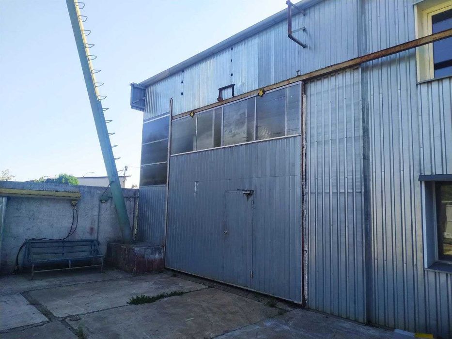 Виробниче приміщення з кран-балкою