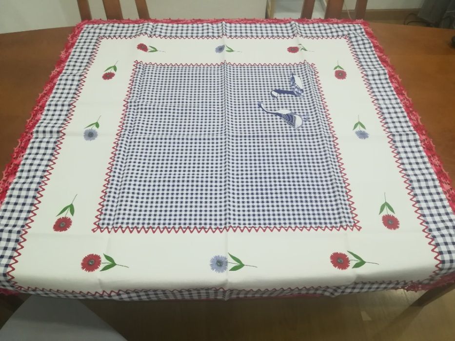 Toalha de mesa com renda (nova)