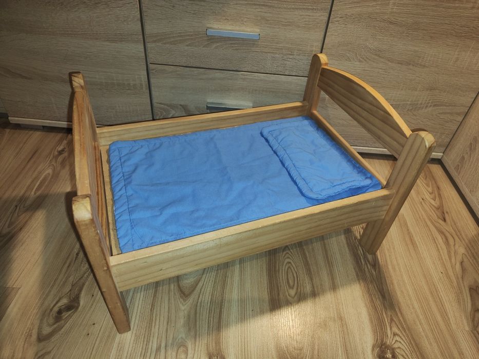 Ikea Duktig Łóżeczko dla lalek, sosna/wielobarwny + pościel 52x36x30 c