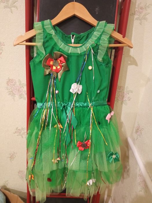 Продам дитячу новорічну сукню "Ялинка" на 6-7 років. Всього один раз