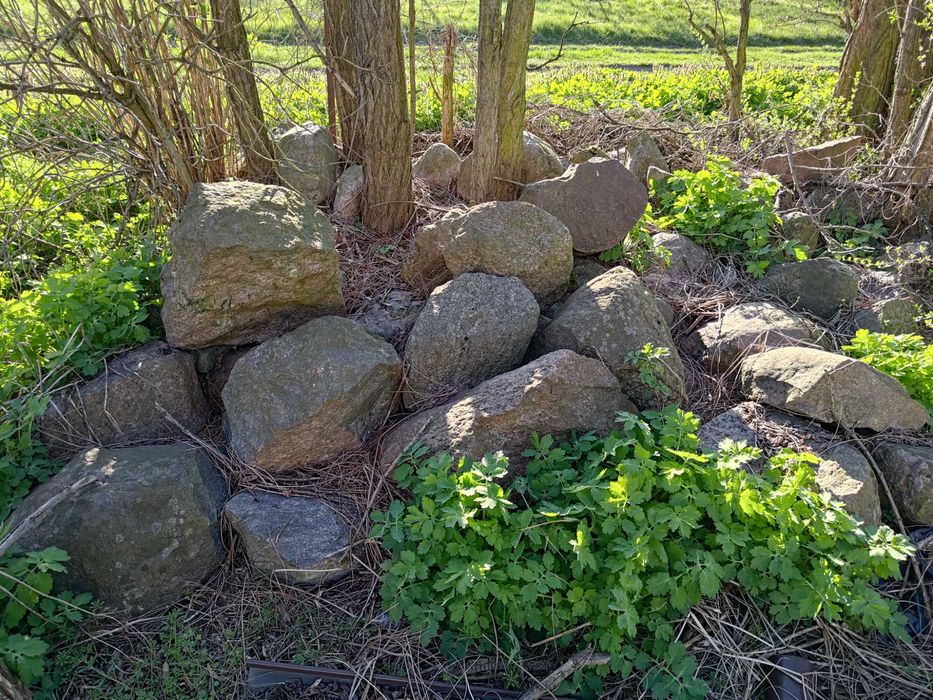 Kamienie, głazy różne wielkości