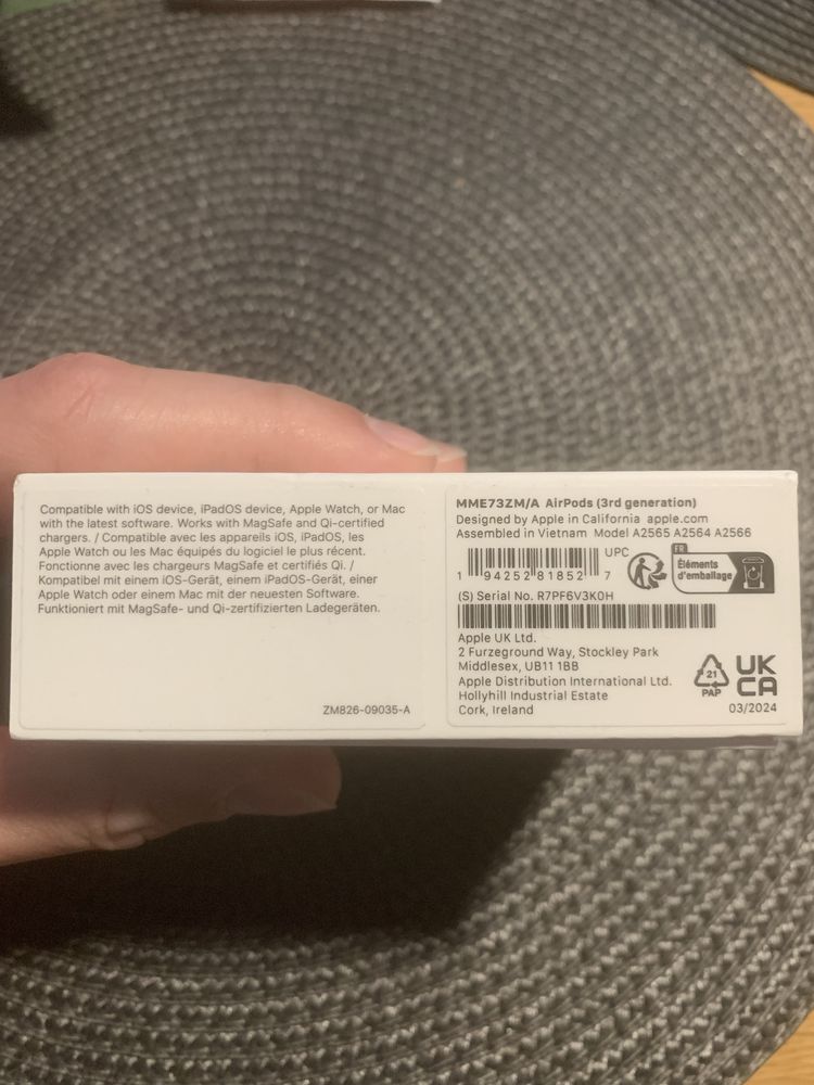 Airpods 3 etui magsafe Amazon gwarancja do 1.08.25 - jak nowe, otwarte
