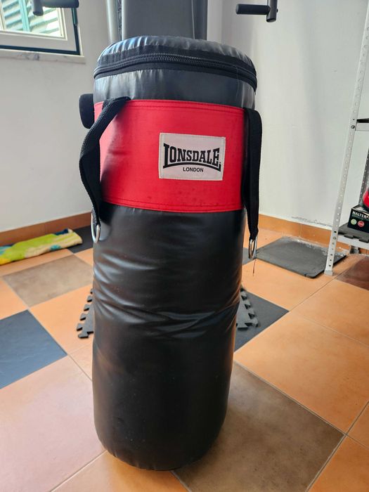 Saco de boxe e acessórios
