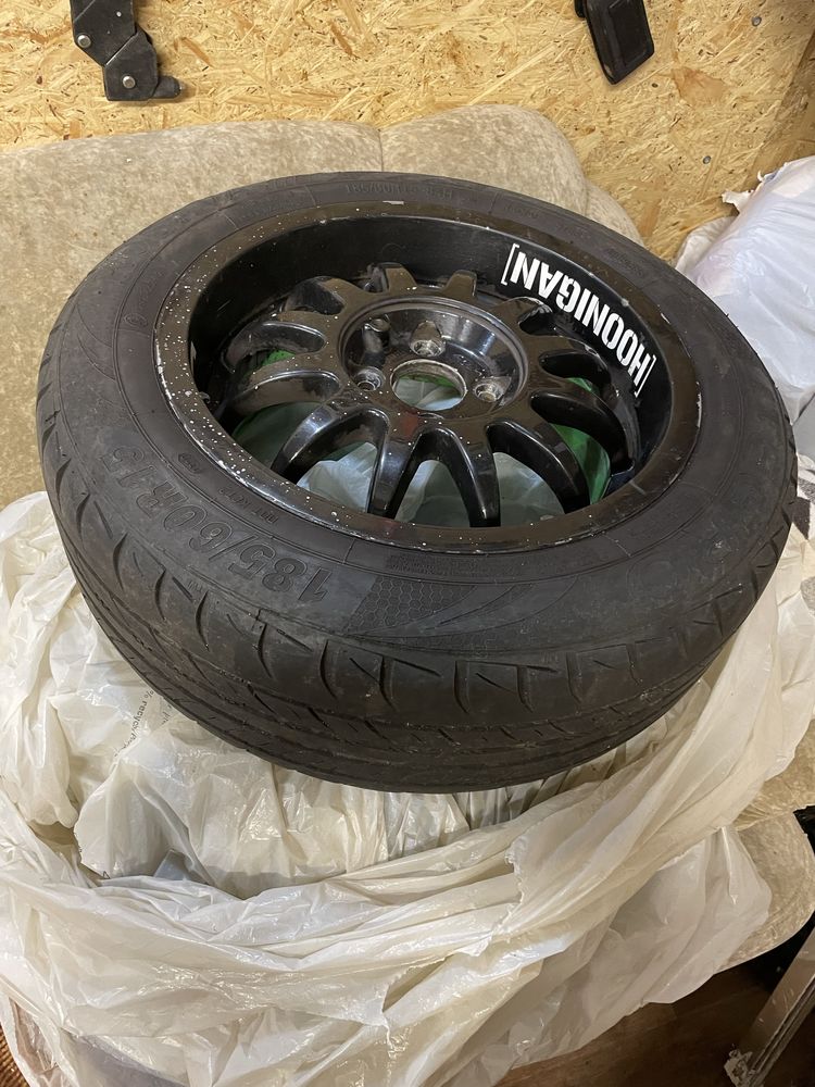 Продам Диски с летней резиной(185/60R15 84H)