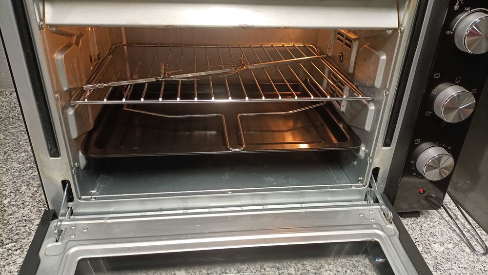 Forno com espeto 1800w como novo.