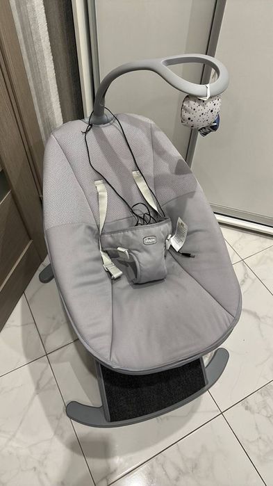 Заколисуючий центр. Chicco Wave .