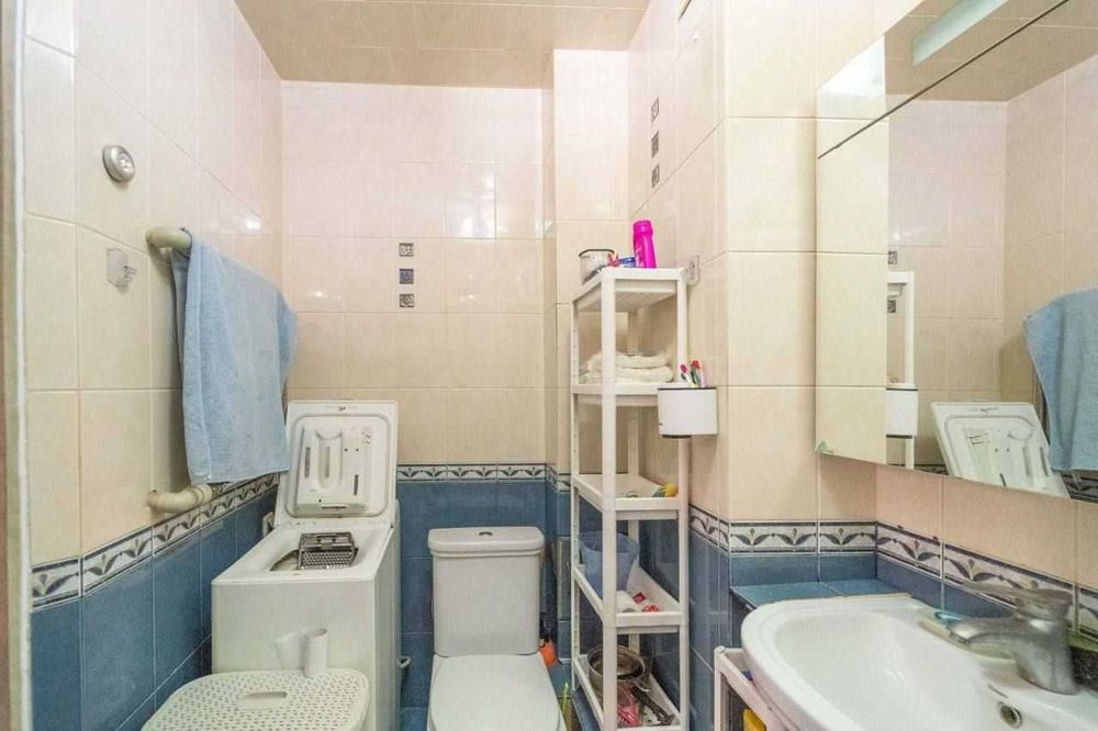 Продам  4 кімнатну квартиру з вітальнею на  вулиця Євгена Танцюри