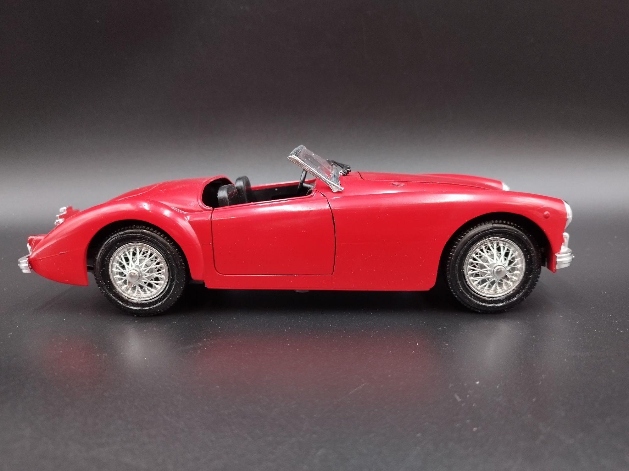 1:16 Polistil MGA Twin Car