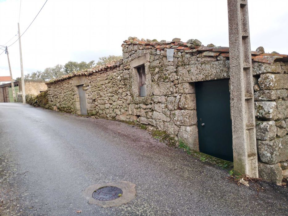 Casas, quintais, Arrumos, terrenos no Castedo