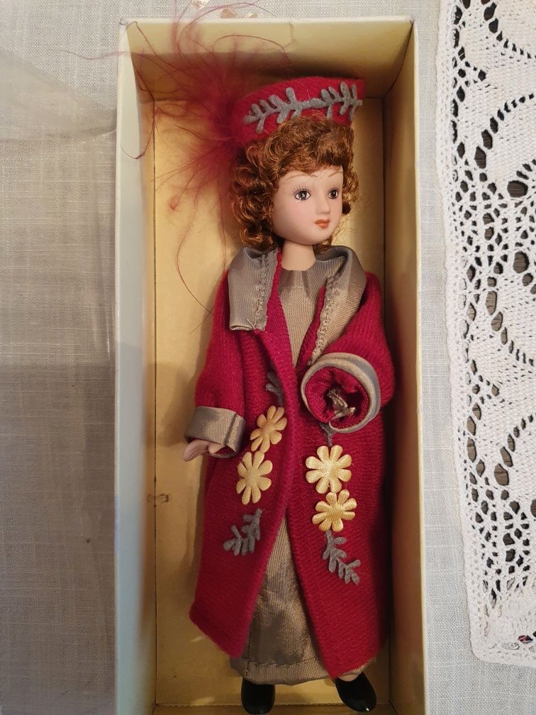 Коллекция фарфоровых кукол " Дамы Эпохи", 15 шт.