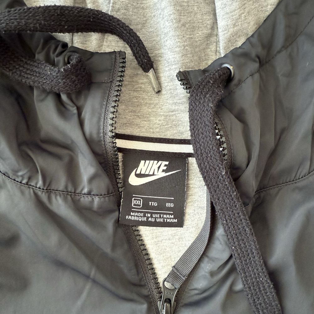 Hoodie / Corta Vento Nike