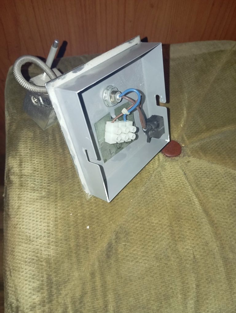 Lampa pojedyncza kinkiet opcja wyłączenia w lampce