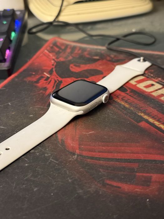 Apple Watch 8 45mm Silver Aluminium White