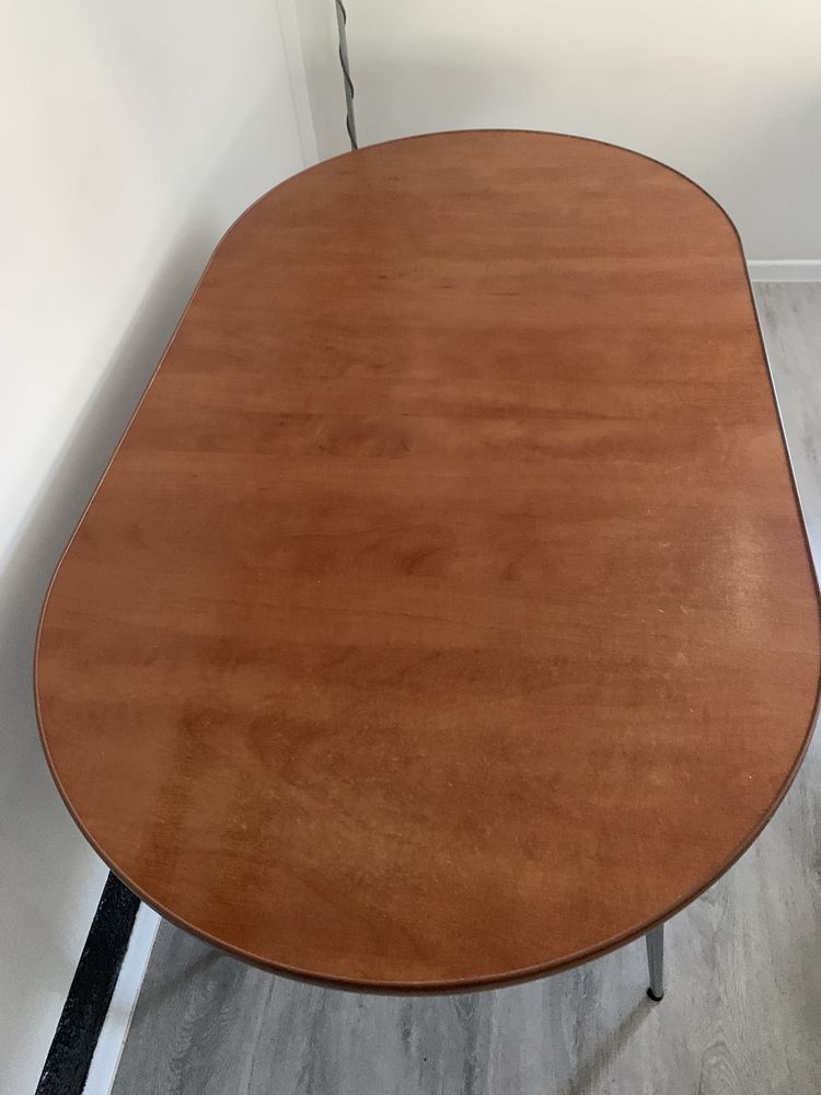 Stół na metalowych nogach brązowy 141,5 cm x 80,5 cm