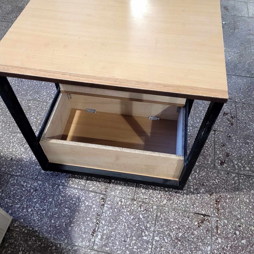 Komoda stolik z kołkami