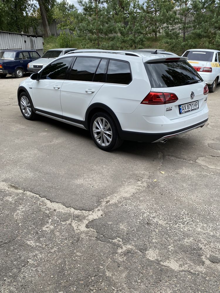 Продам Volkswagen Golf alltrack