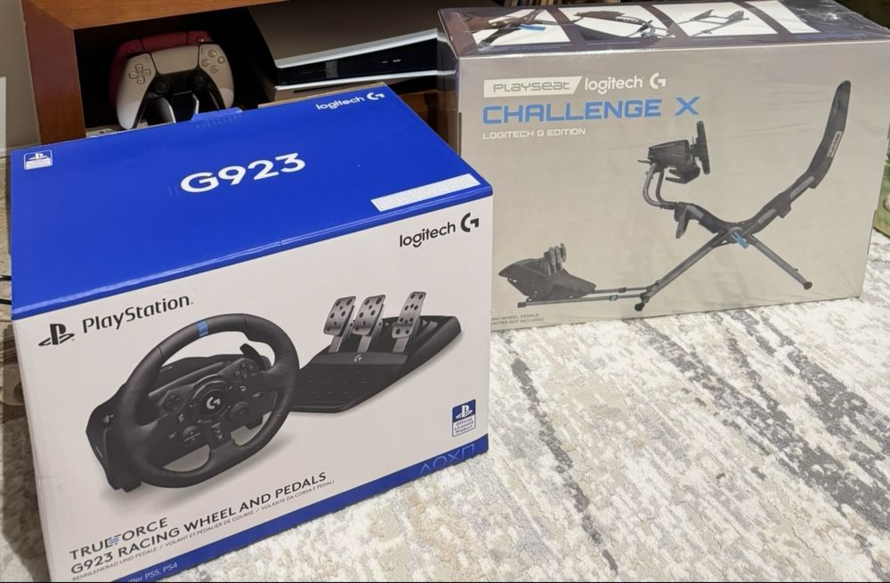 Logitech G923 + Playseat challenge X