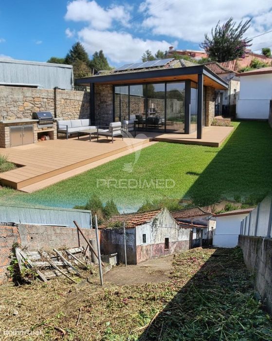 Moradia para Restauro em Vilar do Paraíso – Oportunidade Única!
