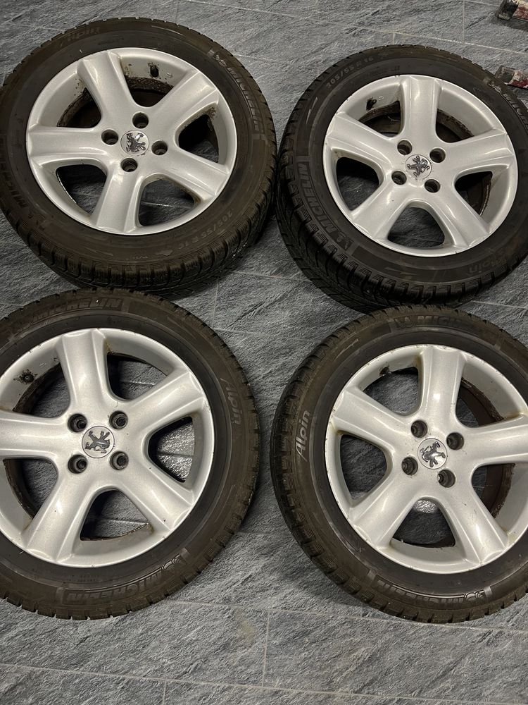 Диски Peugeot 4x108 з зимовими шинами 205/55r16