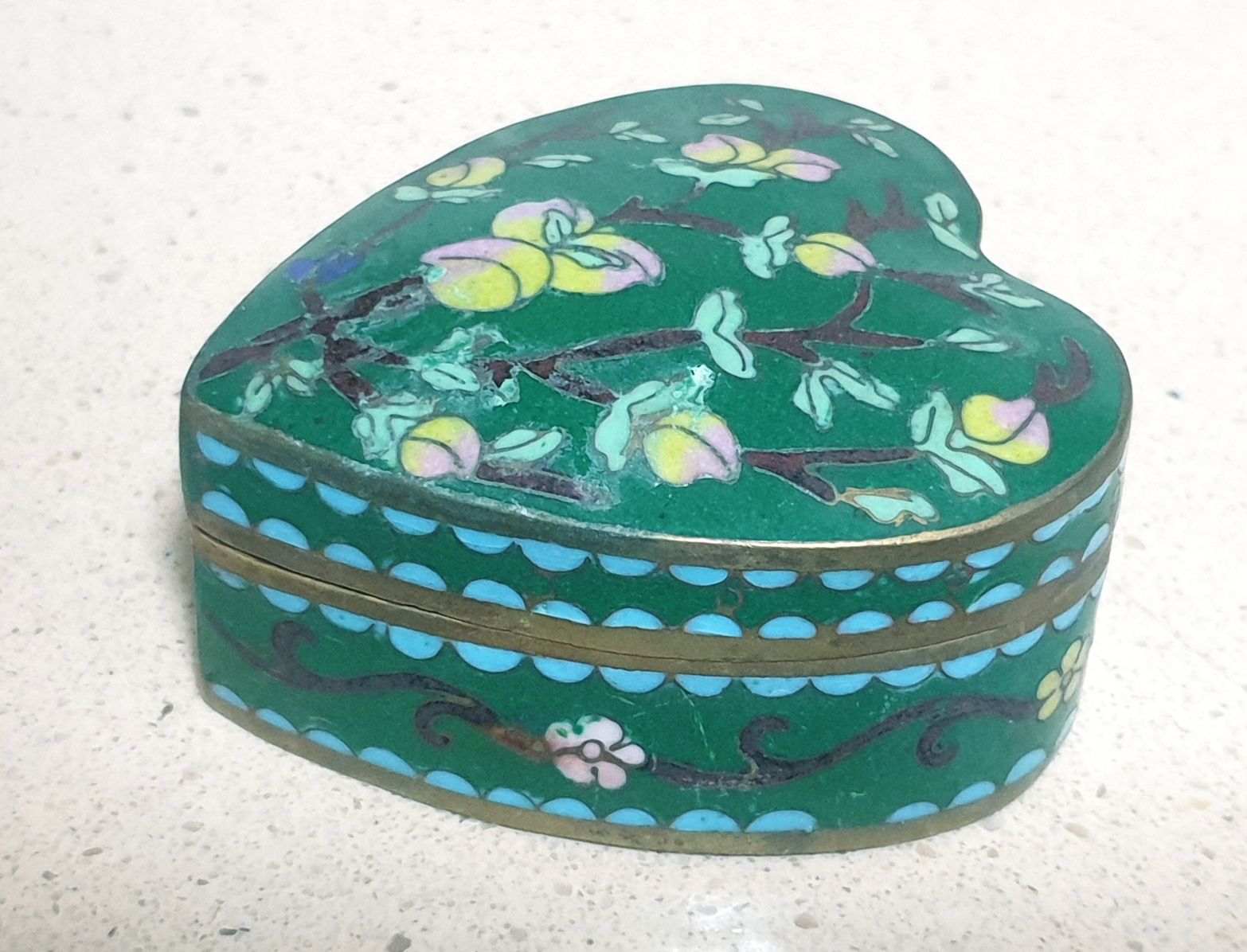 Linda antiga caixa asiática "coração " em cloisonné
