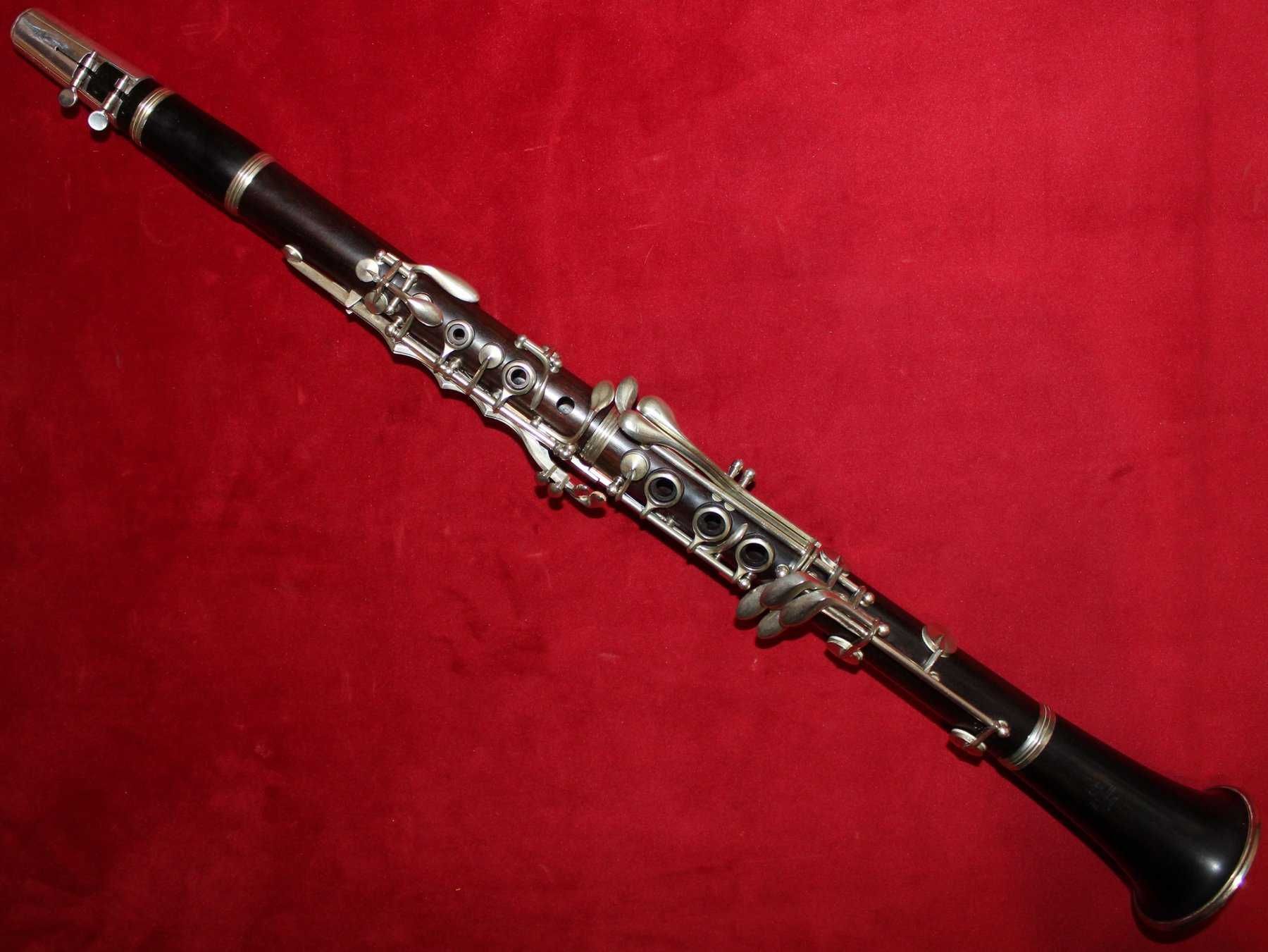 Bonito Clarinete francês de 1940 (MCMXL), em ótimo estado
