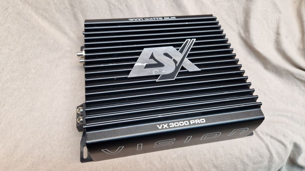 ESX VX3000 PRO monoblock klasa D 3300 Wat RMS  1 Ohm