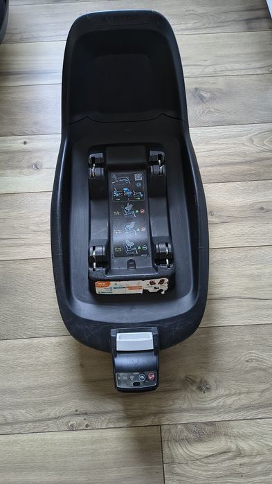 Fotelik samochodowy Maxi Cosi 9-18 kg z bazą.